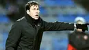 Lille's French coach Rudi Garcia gives instructions to his players during the French L1 football match Lille vs Rennes on January 18 2009, at Lille metropole stadium in Villeneuve d'Ascq. AFP PHOTO PHILIPPE HUGUEN 