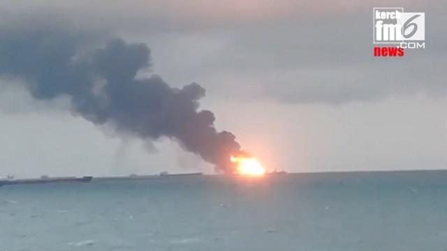 Dua buah kapal berbendera Tanzania meledak saat sedang mengisi bahan bakar.