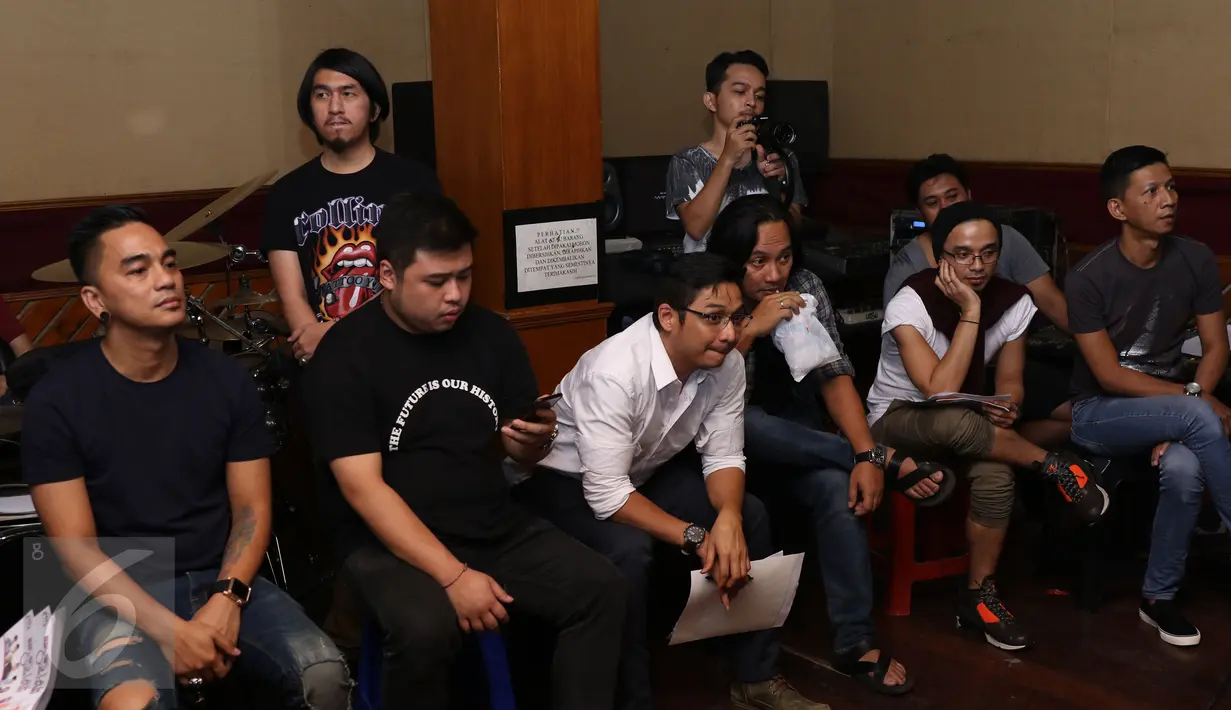 Grup band Ungu menggelar acara audisi bertajuk Ungustar Discovery, Jakarta, Kamis (17/9/2015). Rencananya  penyanyi yang terpilih berkesempatan untuk rekaman dan diproduseri langsung oleh Ungu. (Liputan6.com/Herman Zakharia)