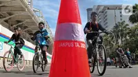Warga bersepeda saat Car Free Day di Kawasan Bundaran HI, Jakarta, Minggu (4/9/2022). Pemerintah Provinsi DKI Jakarta akan memiliki jalur sepeda hingga 309,5 kilometer. (Liputan6.com/Angga Yuniar)