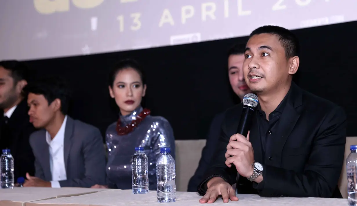 Raditya Dika saat menggelar konferensi pers film The Guys di XXI Plaza Senayan, Jakarta Selatan, Sabtu (8/4/2017) malam. (Nurwahyunan/Bintang.com)