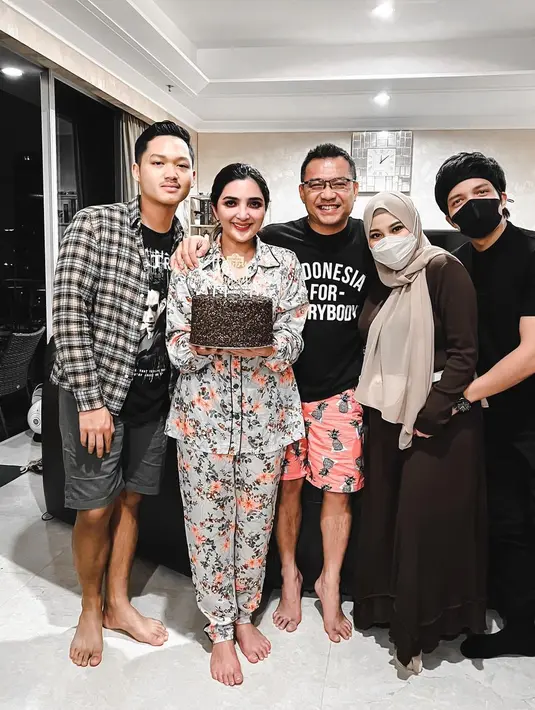 6 Momen Pesta Ulang Tahun Ashanty ke-38, Bertabur Bintang (Sumber: Instagram/aurelie.hermansyah)