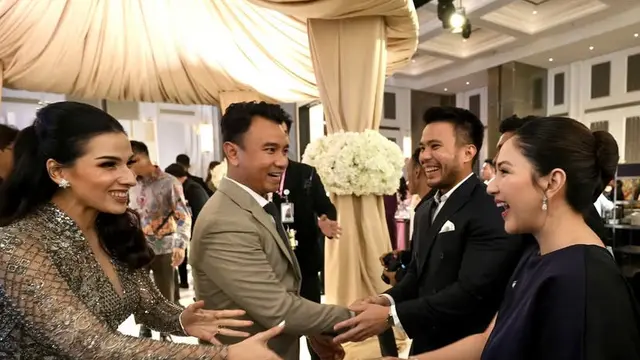 Jessica Mila saat Hadir Kondangan Anak Menteri Yusril Ihza Mahendra Bersama Mertua. [@profottohasibuan]