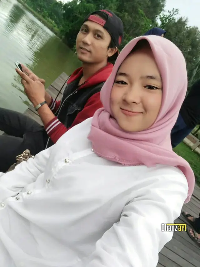 Akui Fans, 6 Editan Foto Bareng Nissa Sabyan Ini Halu Banget