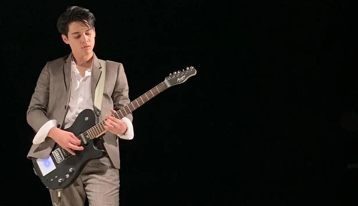 Maxime Bouttier saat ngeband (Sumber: Instagram/bouttier_maxime)