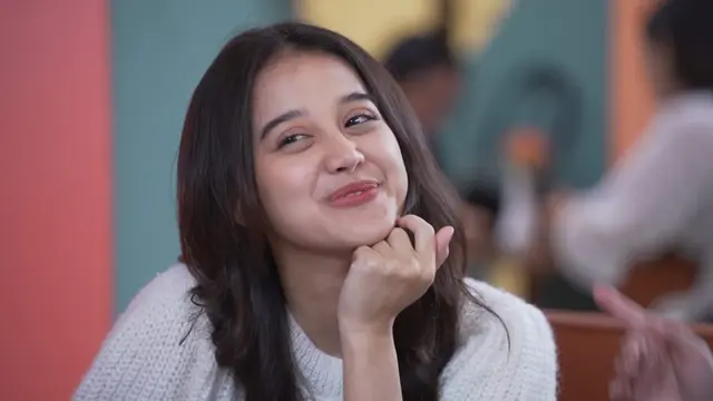 Di Antara Dua Cinta