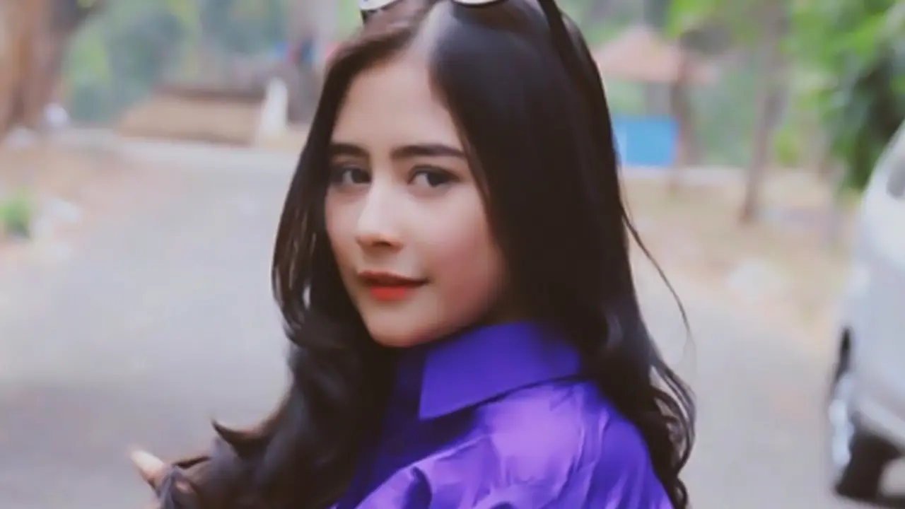 Prilly Latuconsina 