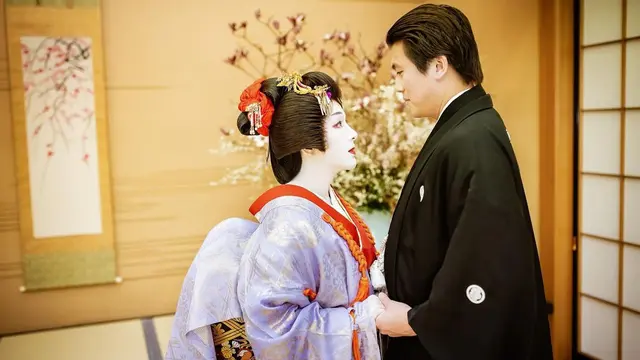 7 Potret Syahrini dan Reino Barack Tampil Dalam Busana Jepang Rayakan Anniversary