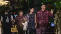 Dwi Sasono&nbsp;di parade Istana Berbatik untuk merayakan Hari Batik Nasional di Istana Merdeka, Jakarta, 1 Oktober 2023. (dok. tangkapan layar YouTube Sekretariat Presiden)