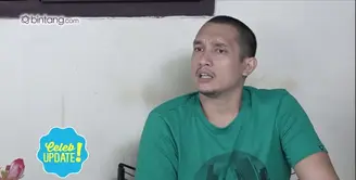 Giovanni L Tobing harus menggunakan bahasa Jawa dalam sinetron Orang-Orang Kampung Duku. Ia mengaku, mendiang Basuki yang berperan di Si Doel Anak Sekolahan menjadi inspirasinya untuk belajar bahasa Jawa. 