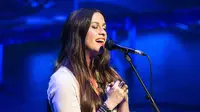 Alanis Morissette Temukan Damai Setelah Belajar Memaafkan