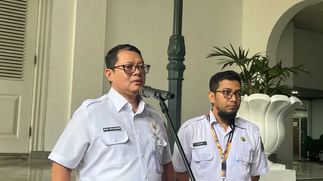 Pelaksana Tugas (Plt) Disdik DKI Jakarta Budi Awaluddin usai konferensi pers di Balai Kota DKI Jakarta, Rabu (17/7/2024).