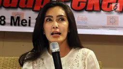 Angota DPR Komisi VI Rieke Diah Pitaloka menilai gugatan perusahaan kepada karyawan JICT tidak memiliki dasar hukum, Jakarta, Minggu (28/5). (Liputan6.com/JohanTallo)