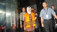 Bupati Subang, Imas Aryumningsih, saat keluar dari Gedung KPK. (Liputan6.com/Herman Zakharia)