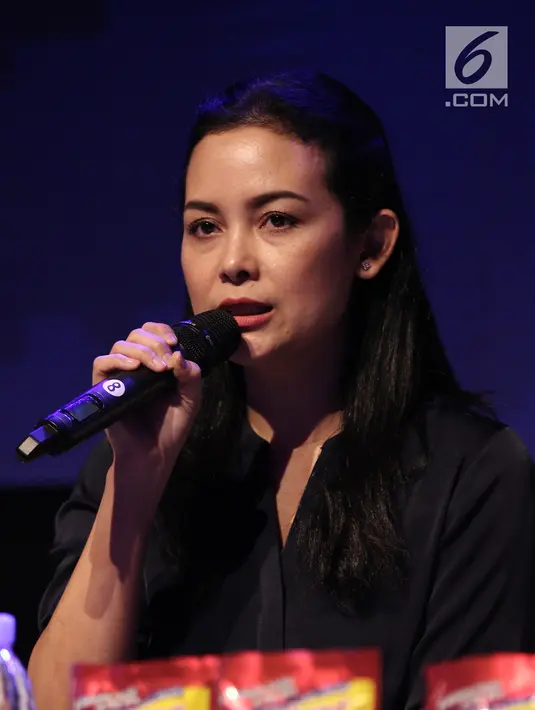 Lifelike Picture & Producers Wiro Sableng Lala Timothy menyampaikan materi dalam diskusi panel di acara XYZ Day 2018 di The Hall, Senayan City, Jakarta, Rabu (25/4). (Liputan6.com/Herman Zakharia)