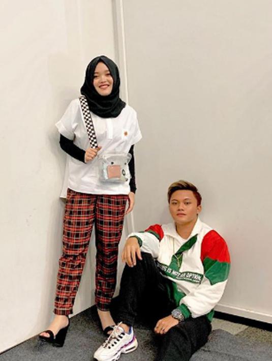Foto Rizky Febian Dan Putri Delina - Seloroh Rizky Febian Mau Loncat ke Laut, Perkara Sule dan Putri Delina, Anak Sambung Nathalie ... : We did not find results for: