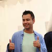 Presenter kondang Raffi Ahmad memang dikenal dengan bisnis yang semakin meluas, mulai dari kuliner hingga fashion. Ayah satu anak ini cukup banyak mendirikan bisnis untuk keluarganya. (Andy Masela/Bintang.com)