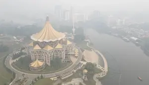 Kota Kuching Diselimuti Kabut Asap Akibat Kebakaran Hutan Indonesia