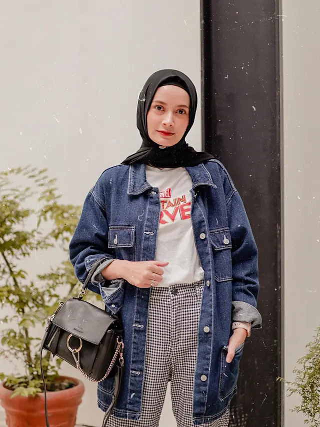 Cantik dan Modis, Ini 6 Potret Istri Tria The Changcuters dengan Balutan Hijabnya