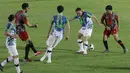 Mochamad Iriawan mencetak gol pembuka untuk timnya. Sontekannya memanfaatkan umpan perwakilan FIFA dengan mulus masuk ke gawang tim merah dan hitam. (Bola.com/M Iqbal Ichsan)