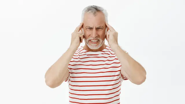 Penuaan adalah salah satu penyebab alami penurunan kecerdasan otak.