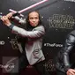 Iko Uwais, Yayan Ruhian dan Cecep Arif Rahman jelang premier film Star Wars The Force Awakens di XXI Senayan City, Jakarta, Selasa (15/12/2015). Tiga aktor Indonesia tersebut ikut memerankan  film seri Star Wars yang ke-7. (Liputan6.com/Angga Yuniar)