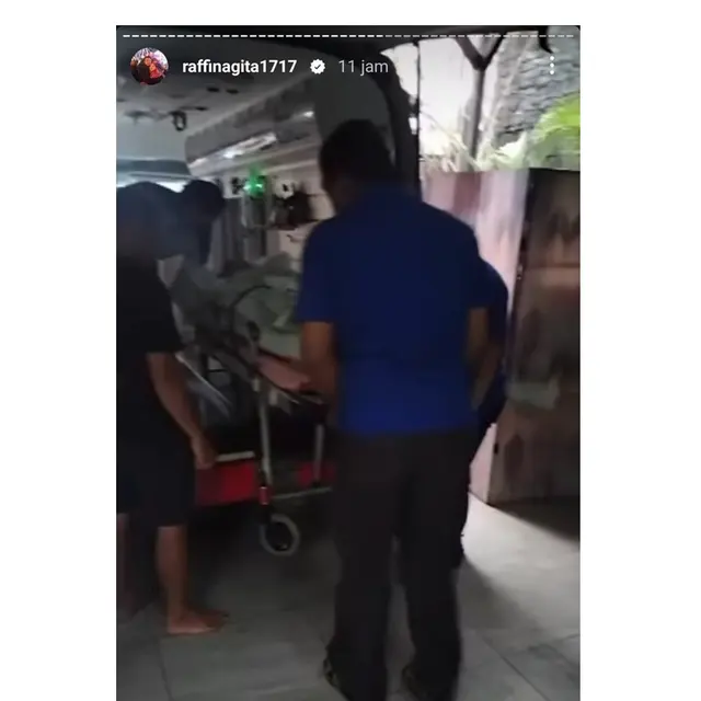 Dilarikan ke Rumah Sakit, Ini 6 Potret Kondisi Mami Popon Nenek Raffi Ahmad