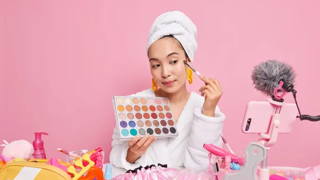 Soft Pink Makeup Look untuk Lebaran 2026, Rahasia Tampil Fresh dan Elegan Sepanjang Hari