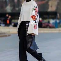 Padu padan busana dengan sentuhan embroidery. (Image: asos.do)