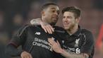 Pemain Liverpool, Alberto Moreno (kanan) merayakan Gol bersama,Jordon Ibe  Pada Leg pertama semi-final Piala Liga Inggris di Stadion Britannia, Stoke-on-Trent, Inggris, Rabu (06/01/2016) dini hari WIB. (AFP Photo/Oli Scarff)