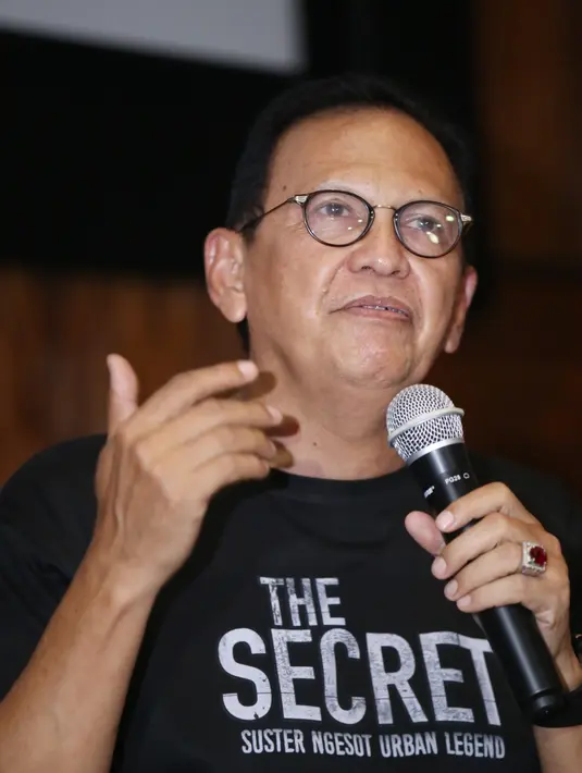 Sebelumnya, ditempat berbeda, aktor senior 66 tahun itu mengaku mendapat informasi ratusan artis yang telah menjadi target polisi terkait narkoba. (Nurwahyunan/Bintang.com)