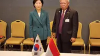 Menteri Pekerjaan Umum dan Perumahan Rakyat (PUPR) Basuki Hadimuljono bersama Menteri Lingkungan Hidup Korea Han Wha-jin. (Foto: Istimewa)