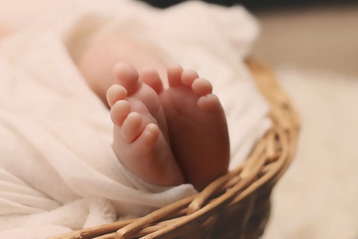 [Fimela] Adopsi Anak