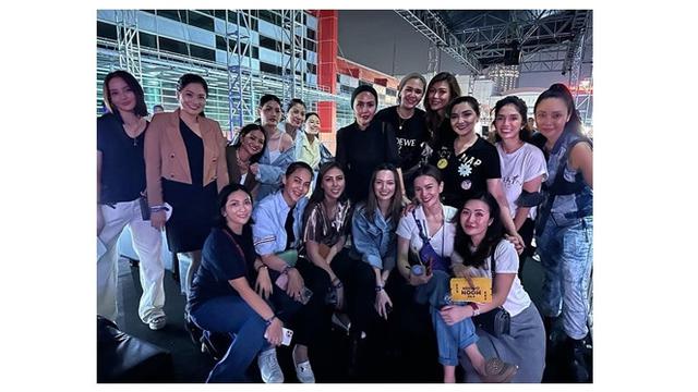 10 Potret Artis Hadir di Konser Sheila On 7 "Tunggu Aku di Jakarta", Seru Banget