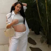 Pamer Baby Bump, Ini 6 Potret Aktris Cantik Estelle Linden. (Foto: instagram.com/estelleelinden)