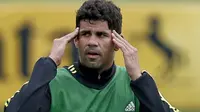 BAKTERI - Diego Costa bagaikan bakteri jahat dan baik di tubuh Chelsea. (Daily Telegraph)