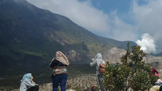Spot pengunjung gunung Papandayan