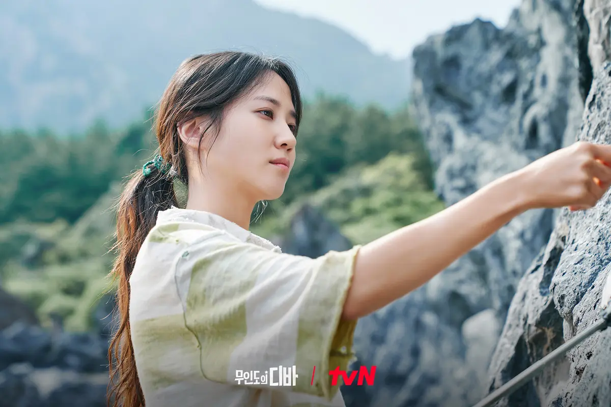 Park Eun Bin - Castaway Diva