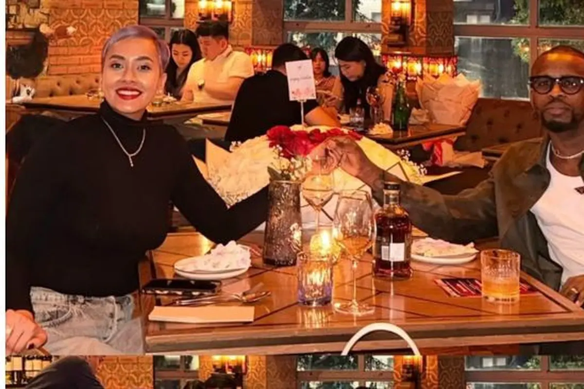 Potret Romantis Kimmy Jayanti Dinner Bareng Greg Nwokolo. (instagram/kimmyjayanti)