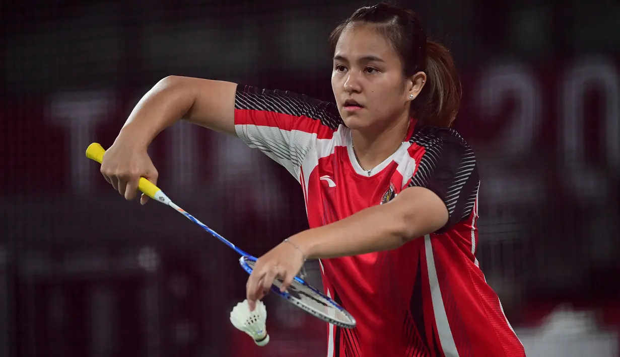 Memasuki gim kedua, Praveen Jordan/Melati Daeva Oktavianti tampil lebih tenang dan tidak terburu-buru. Kesalahan yang banyak dilakukan Melati di gim pertama mulai dikikis hingga berhasil unggul 21-17. (Foto: AFP/Pedro Pardo)