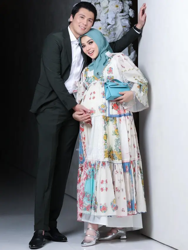 7 Potret Terbaru Syahrini yang Kini Aktif Pamer Baby Bump, Ngidam Makanan Sunda