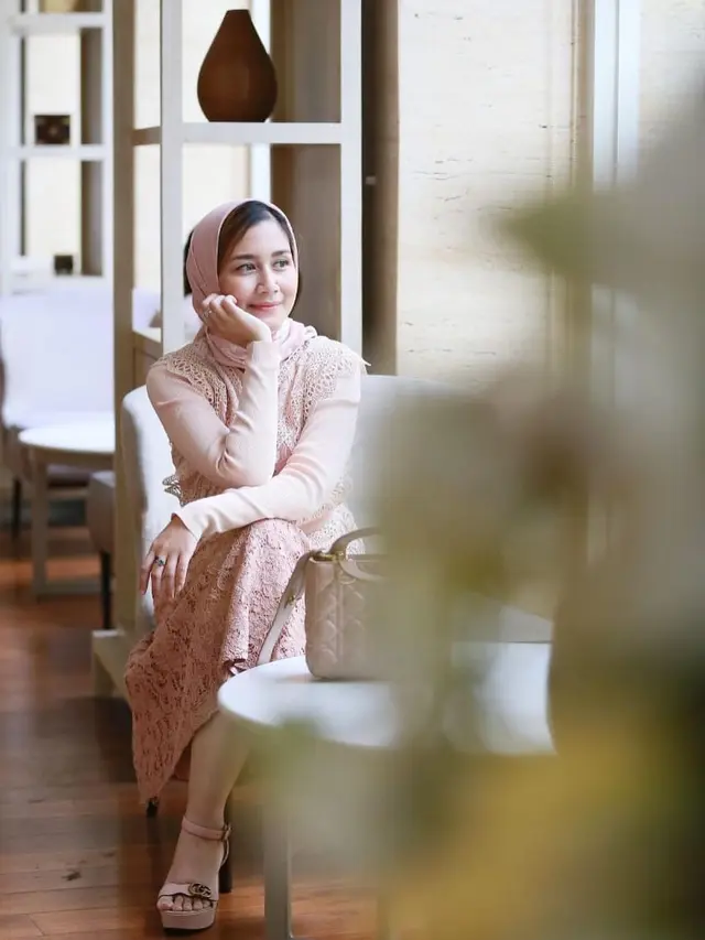 Move On dari Ayu Ting Ting, Ini 6 Potret Kekasih Baru Sahrul Gunawan