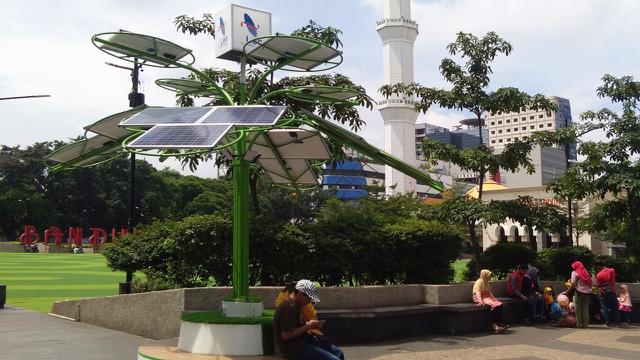 Panel Surya Berbentuk Pohon Kini Hadir Di Bandung Regional Liputan6 Com