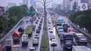 Kendaraan melintasi Jalan Tol Lingkar Dalam Jakarta di Cilandak, Jakarta Selatan, Jumat (2/10/2020). Direktorat Lalu Lintas Polda Metro Jaya mencatat jumlah kendaraan yang melintas pada jalur protokol menurun 21 persen ketika pemberlakuan PSBB Jakarta saat ini. (Liputan6.com/Immanuel Antonius)