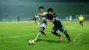Persela Lamongan bermain imbang 0-0 lawan Mitra Kukar di Laga SCM Cup 2015, Stadion Kanjuruhan, Malang, Kamis (22/1/2015). (Liputan6.com/Faizal Fanani)