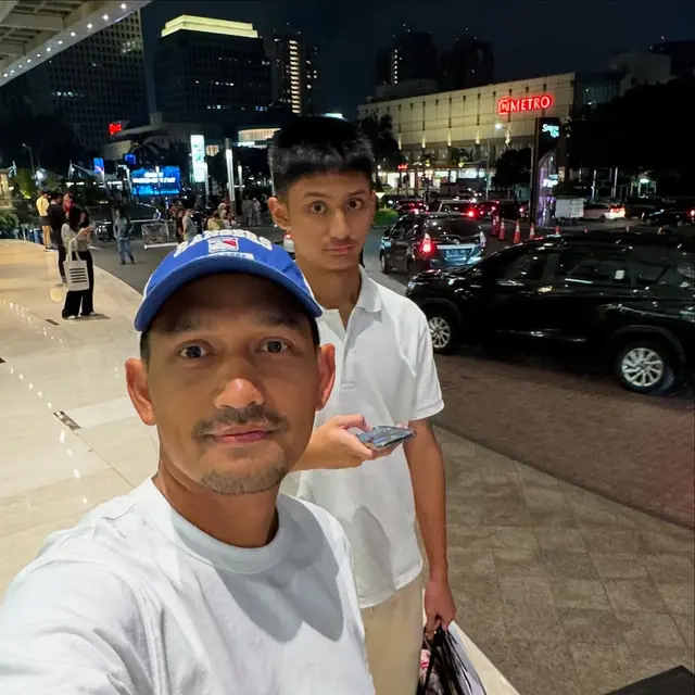 Baru Ulang Tahun, Ini 6 Potret Dhofin Putra Ibnu Jamil Bareng Ayah dan Keluarga Sambungnya