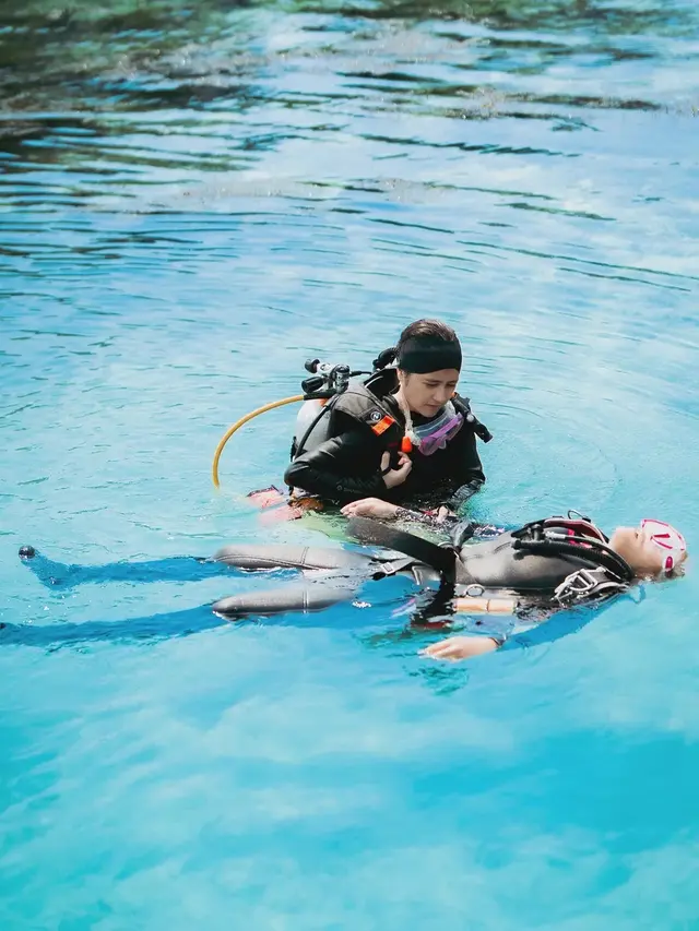 Prilly Latuconsina latihan Rescue Divers (Instagram/prillylatuconsina96)