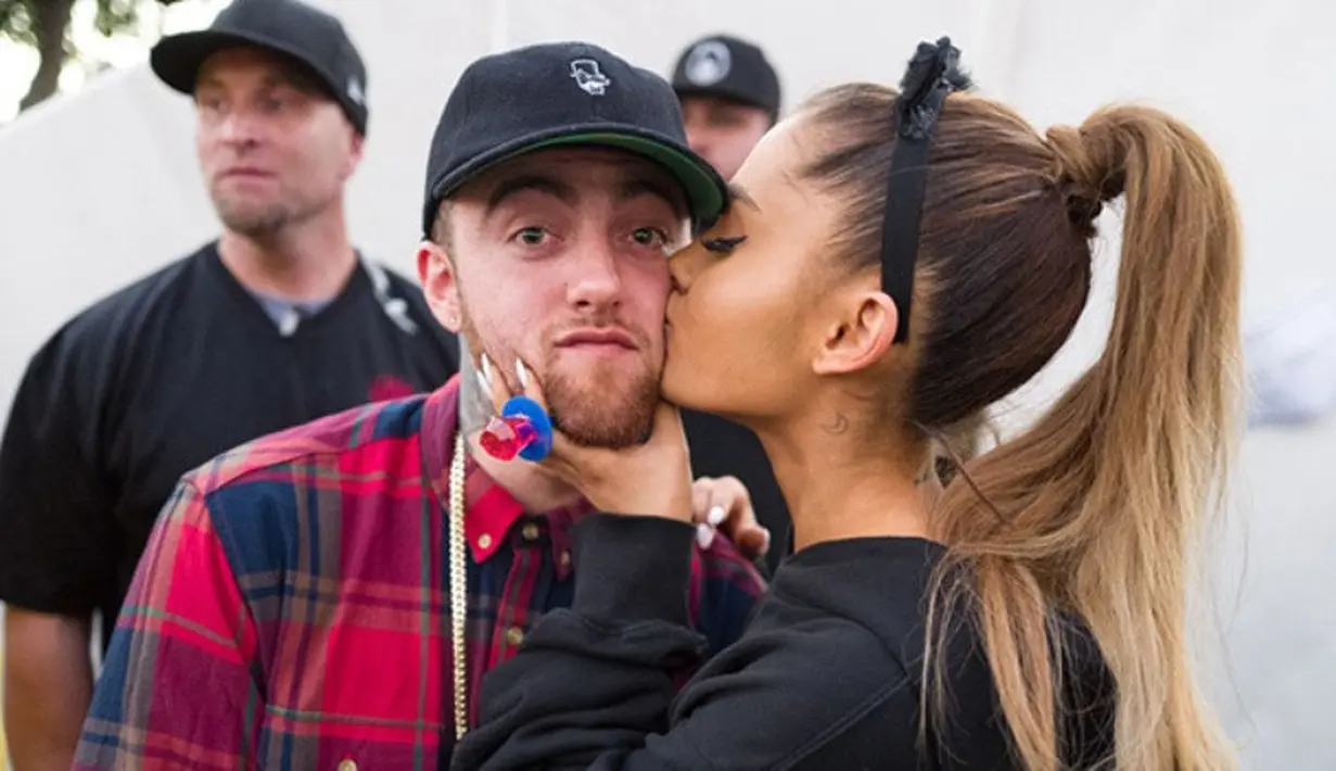 Kisah cinta Ariana Grande dan Mac Miller harus berakhir usai dua tahun berpacaran. (REX/Shutterstock)