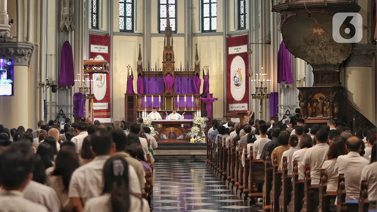 Khidmat, Pelaksanaan Misa Kamis Putih di Gereja Katedral Jakarta