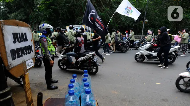Aksi Demo Mahasiswa Universitas Djuanda, Dorong Motor Tolak Kenaikan Harga BBM